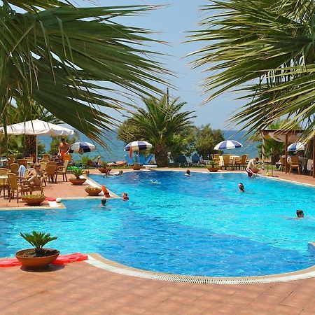 Hotel Oasis Kyparissia Exteriér fotografie