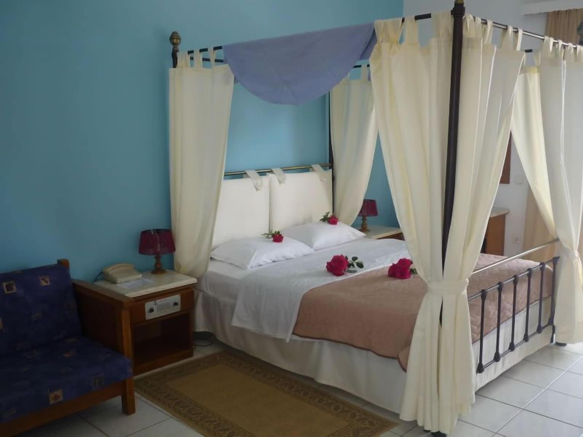 Hotel Oasis Kyparissia Exteriér fotografie
