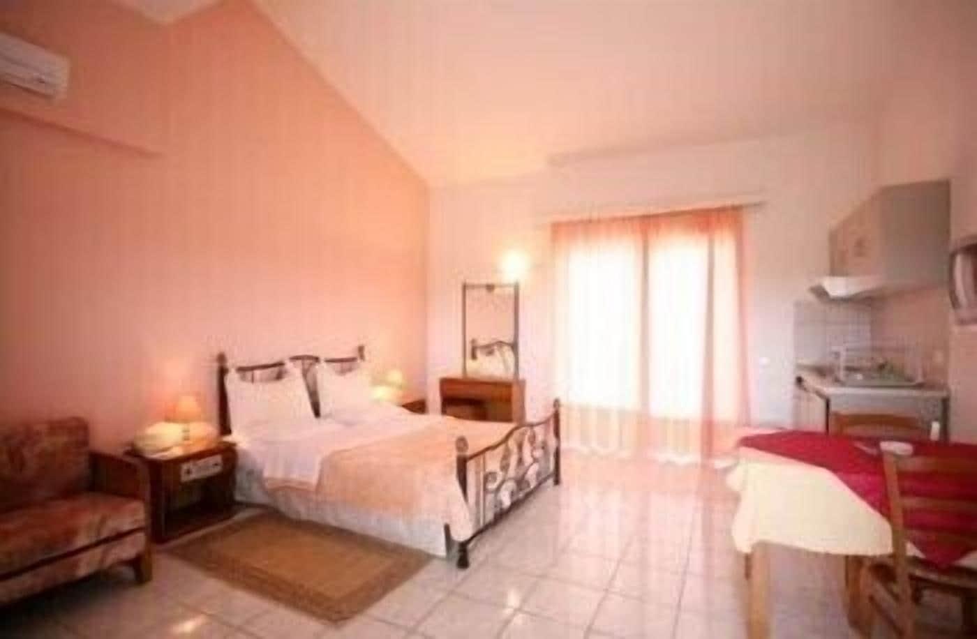 Hotel Oasis Kyparissia Exteriér fotografie
