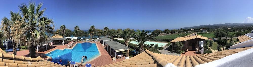 Hotel Oasis Kyparissia Exteriér fotografie