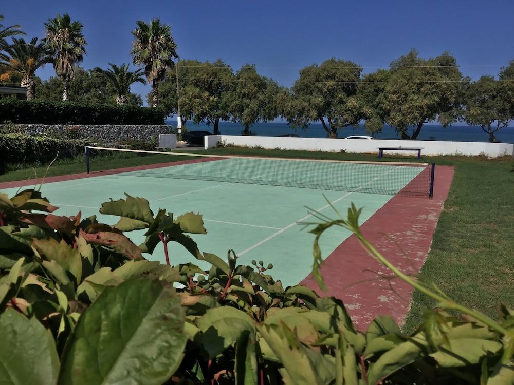 Hotel Oasis Kyparissia Exteriér fotografie