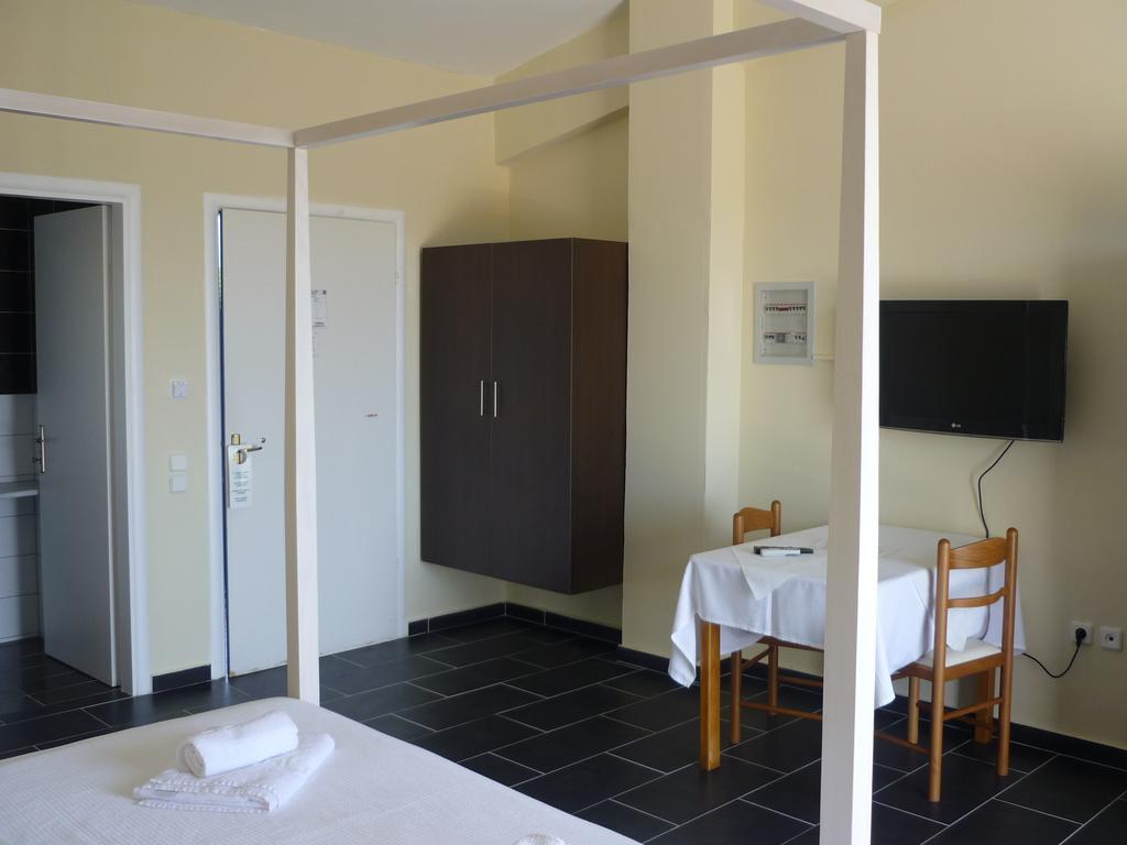 Hotel Oasis Kyparissia Exteriér fotografie