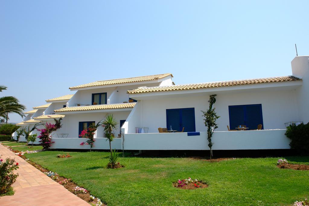 Hotel Oasis Kyparissia Exteriér fotografie