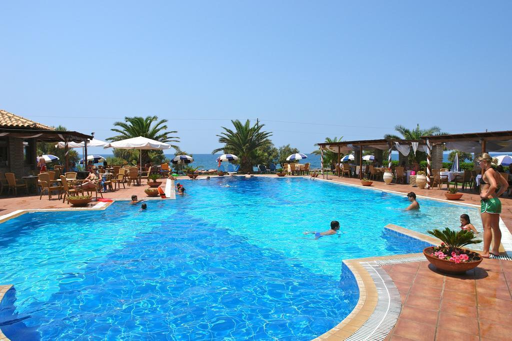 Hotel Oasis Kyparissia Exteriér fotografie