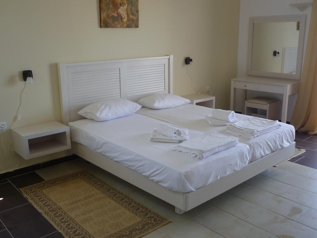 Hotel Oasis Kyparissia Exteriér fotografie