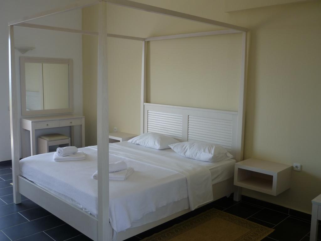 Hotel Oasis Kyparissia Exteriér fotografie