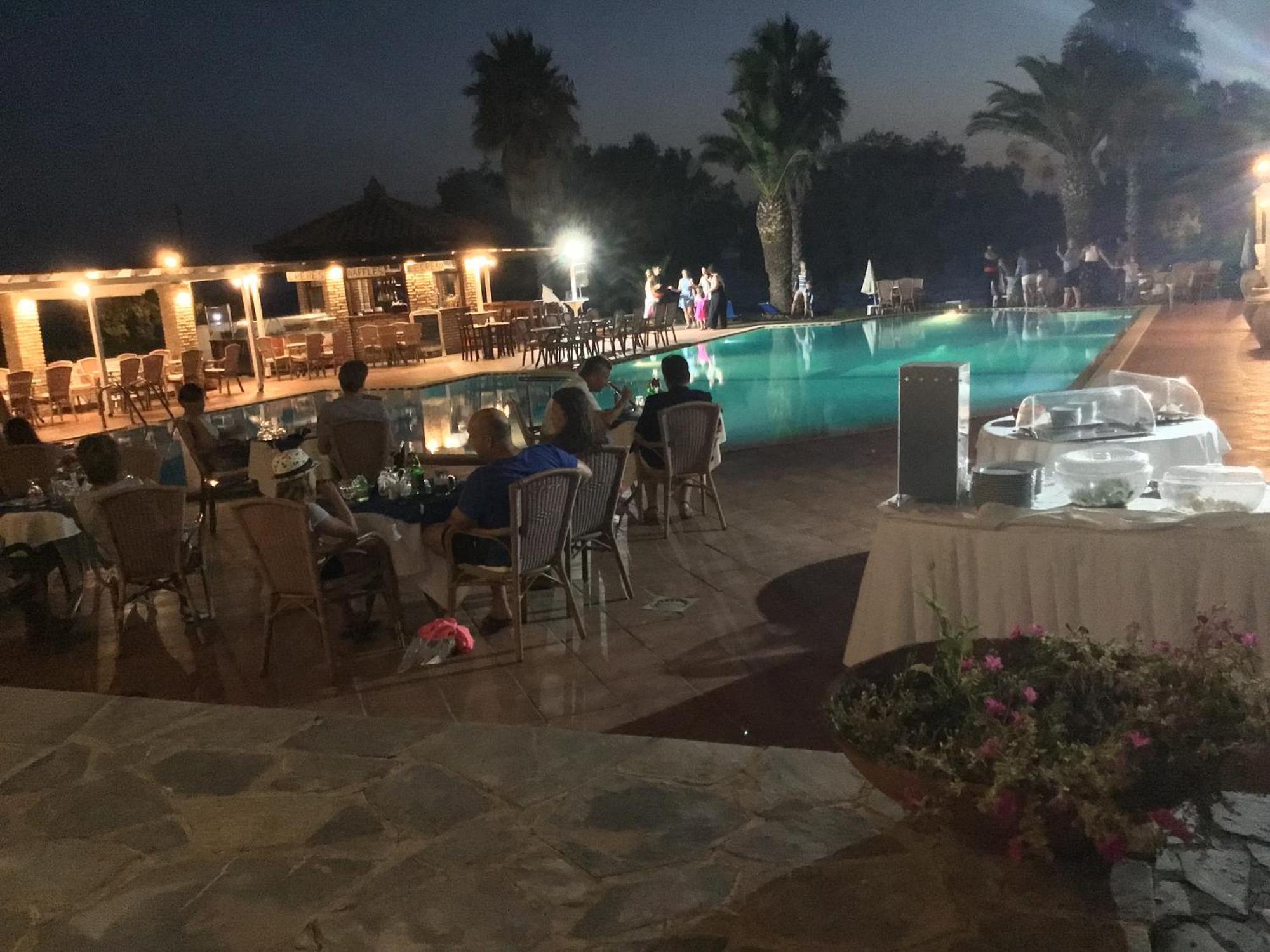Hotel Oasis Kyparissia Exteriér fotografie