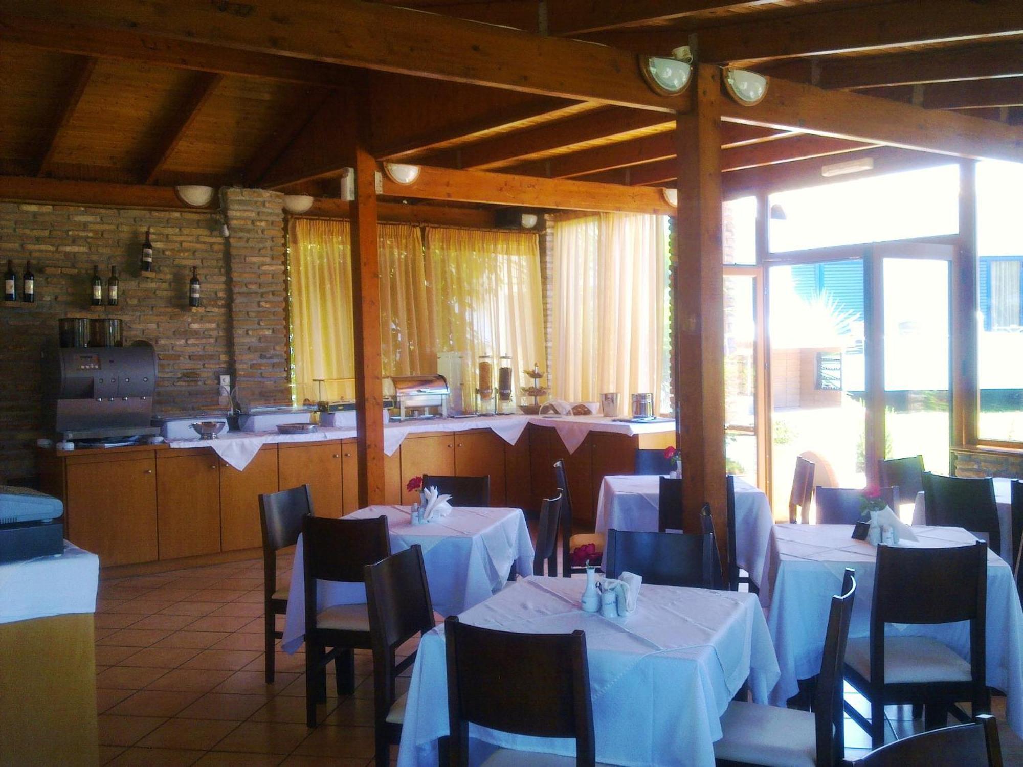 Hotel Oasis Kyparissia Exteriér fotografie