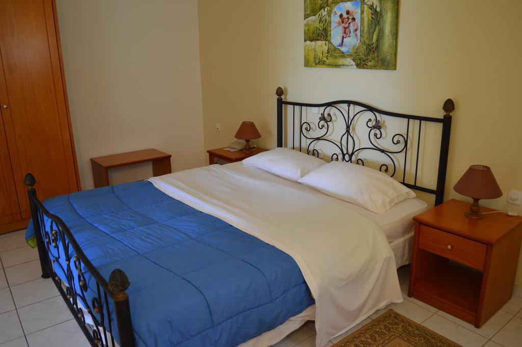 Hotel Oasis Kyparissia Exteriér fotografie