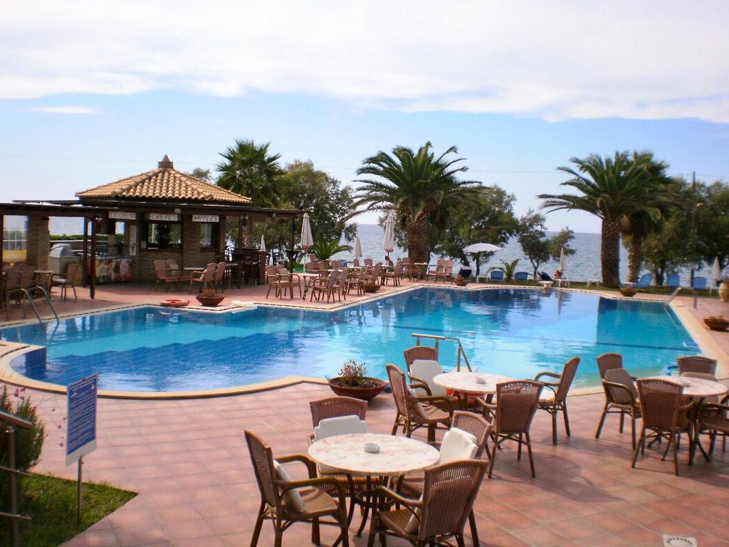 Hotel Oasis Kyparissia Exteriér fotografie