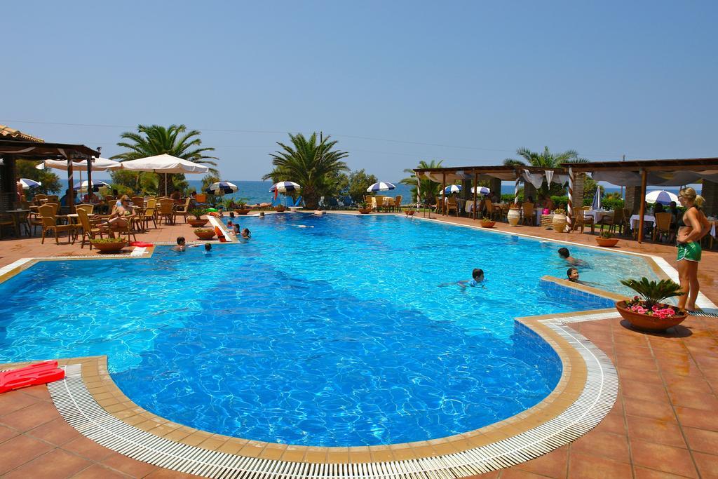 Hotel Oasis Kyparissia Exteriér fotografie