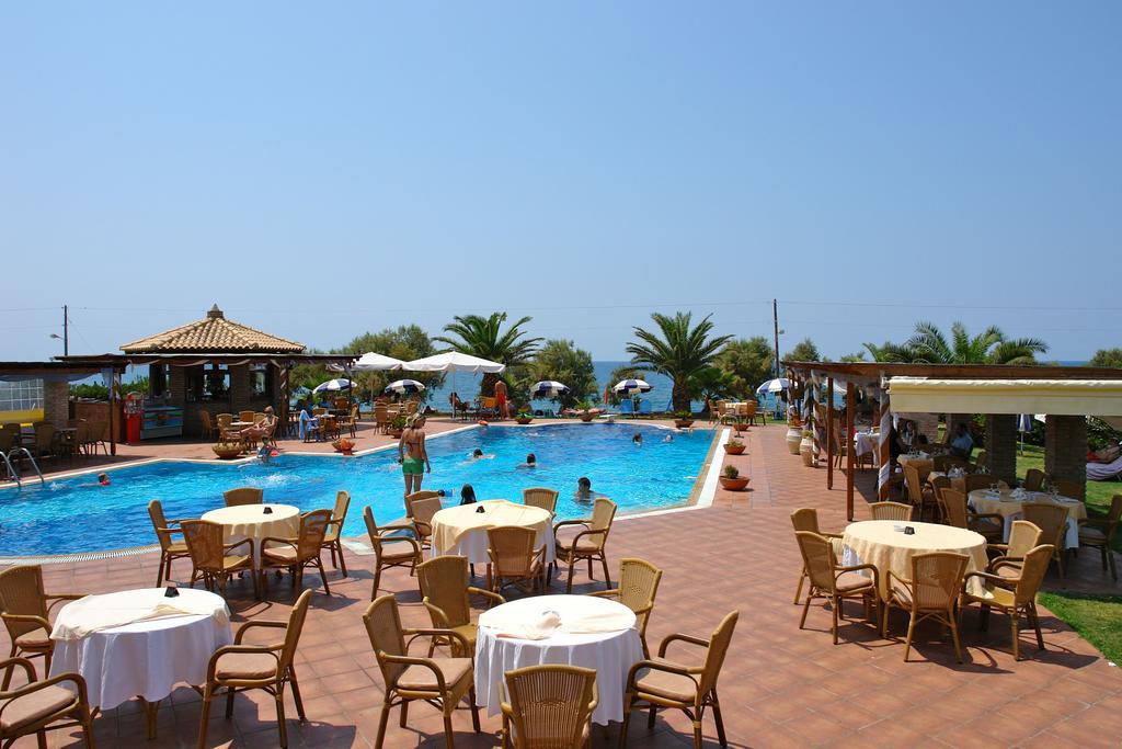 Hotel Oasis Kyparissia Exteriér fotografie