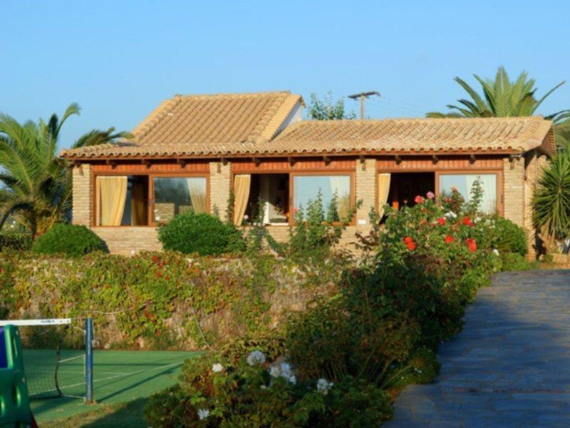 Hotel Oasis Kyparissia Exteriér fotografie