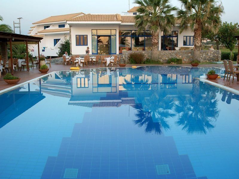 Hotel Oasis Kyparissia Exteriér fotografie