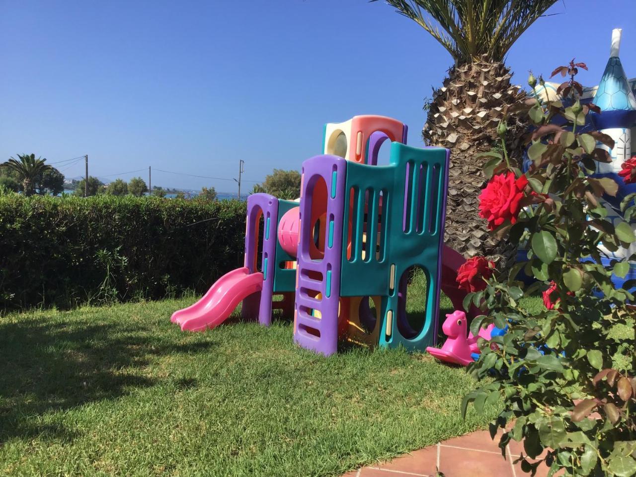 Hotel Oasis Kyparissia Exteriér fotografie