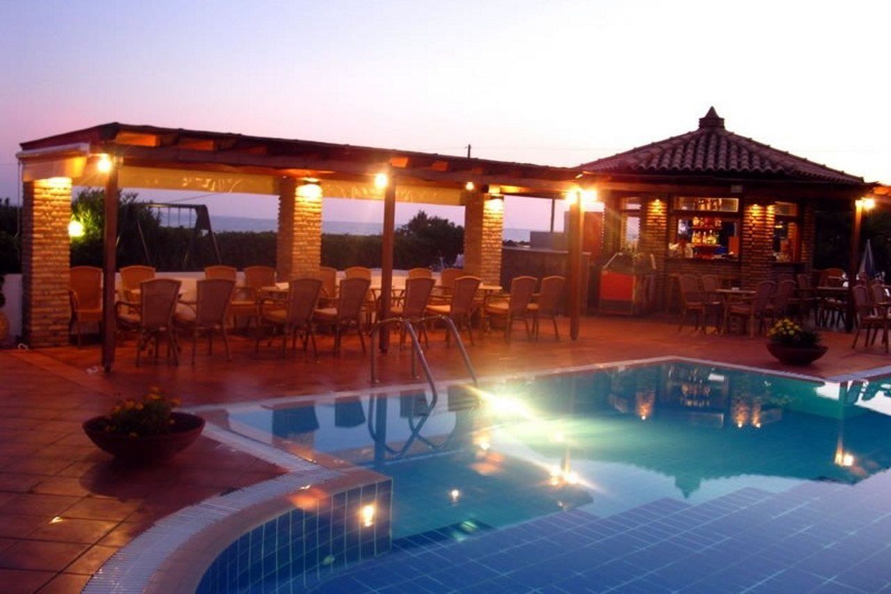 Hotel Oasis Kyparissia Exteriér fotografie