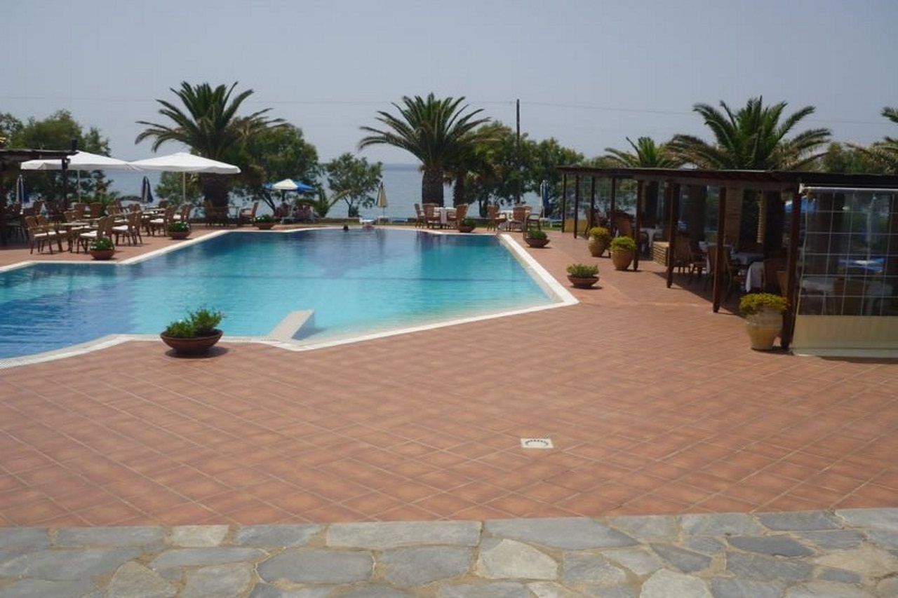 Hotel Oasis Kyparissia Exteriér fotografie