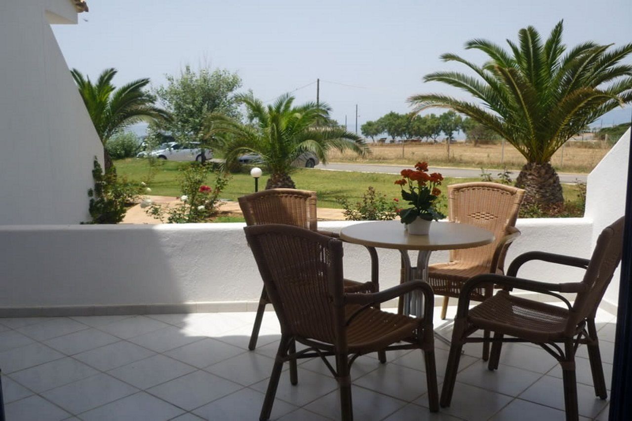 Hotel Oasis Kyparissia Exteriér fotografie